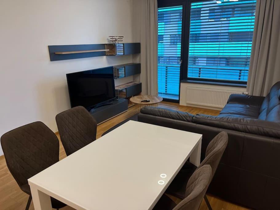 Apartman Holesovice,Balkon,Garaz Prague Exterior photo