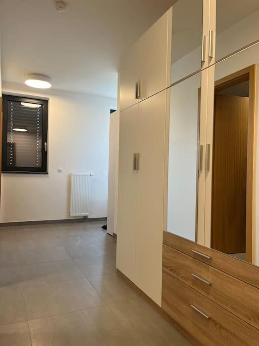 Apartman Holesovice,Balkon,Garaz Prague Exterior photo